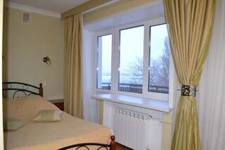 Гостиница Чайка Тольятти Двухместный номер Делюкс с 1 кроватью и балконом, вид на море-3